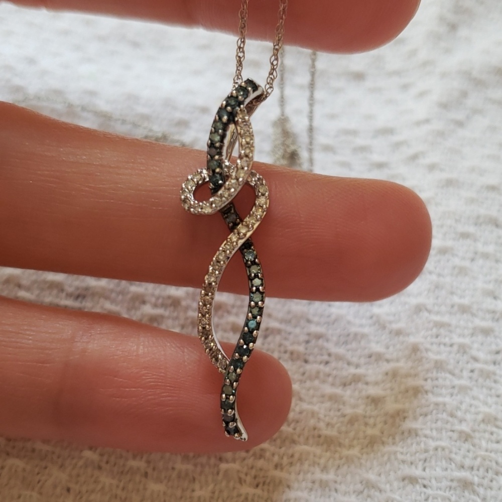 10k wg blue diamond necklace